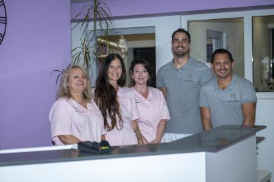 L'équipe du cabinet dentaire CEREMAX TITANIUM L'équipe du cabinet dentaire CEREMAX TITANIUM